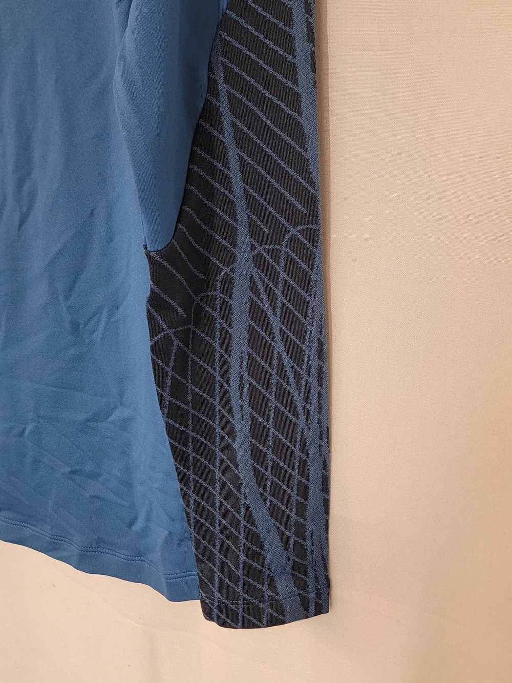 Nike Men’s Dri-FIT Slim Fit Top — Blue